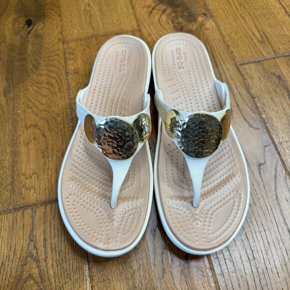 CROCS Shoes - Crocs Sanrah Hammered Circle Sandal Flip Flop Women Size 9 Ivory Gold